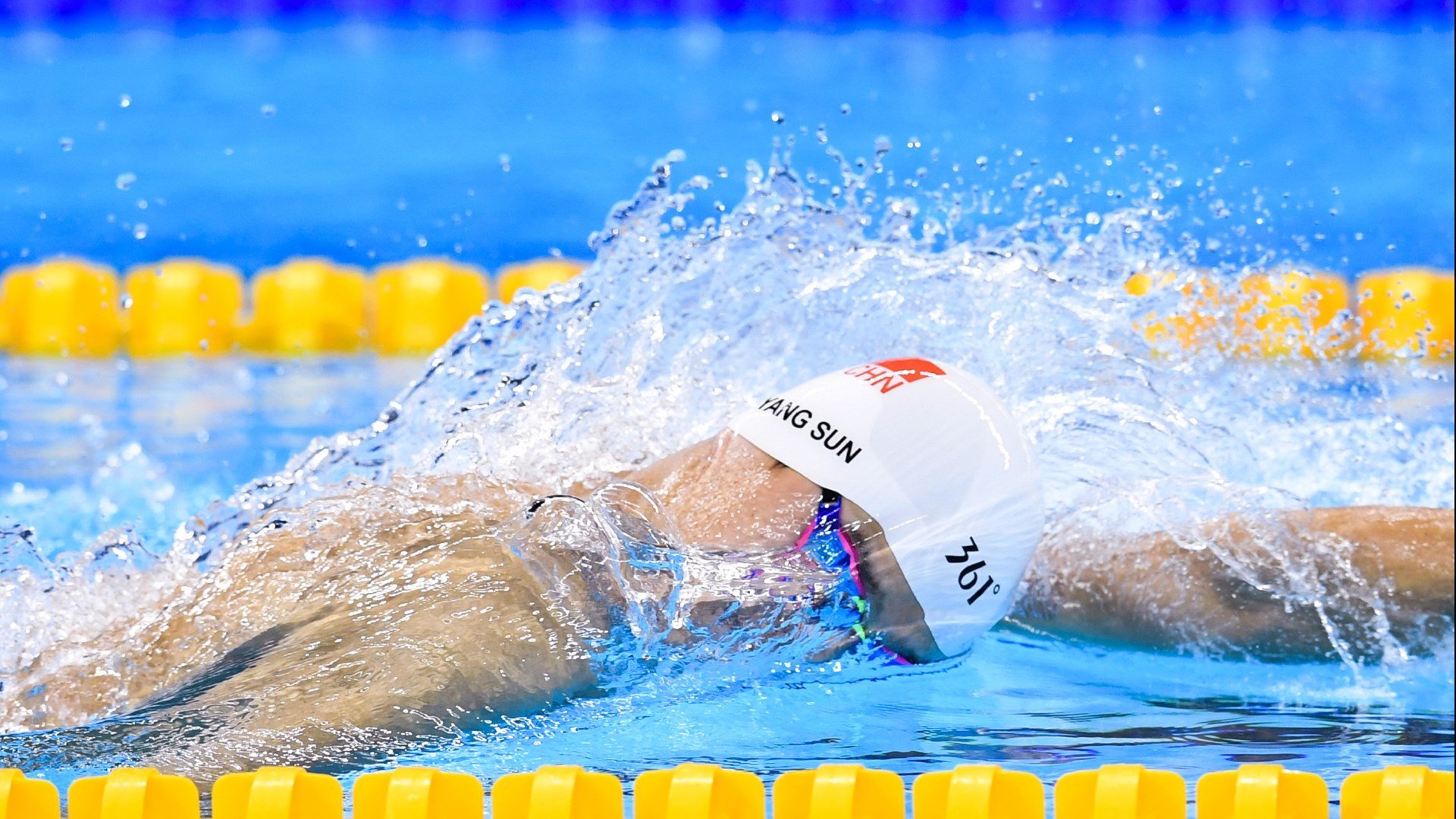 中外明星彩虹篮球巡演点亮全国,促进青少年交流,彩虹上篮