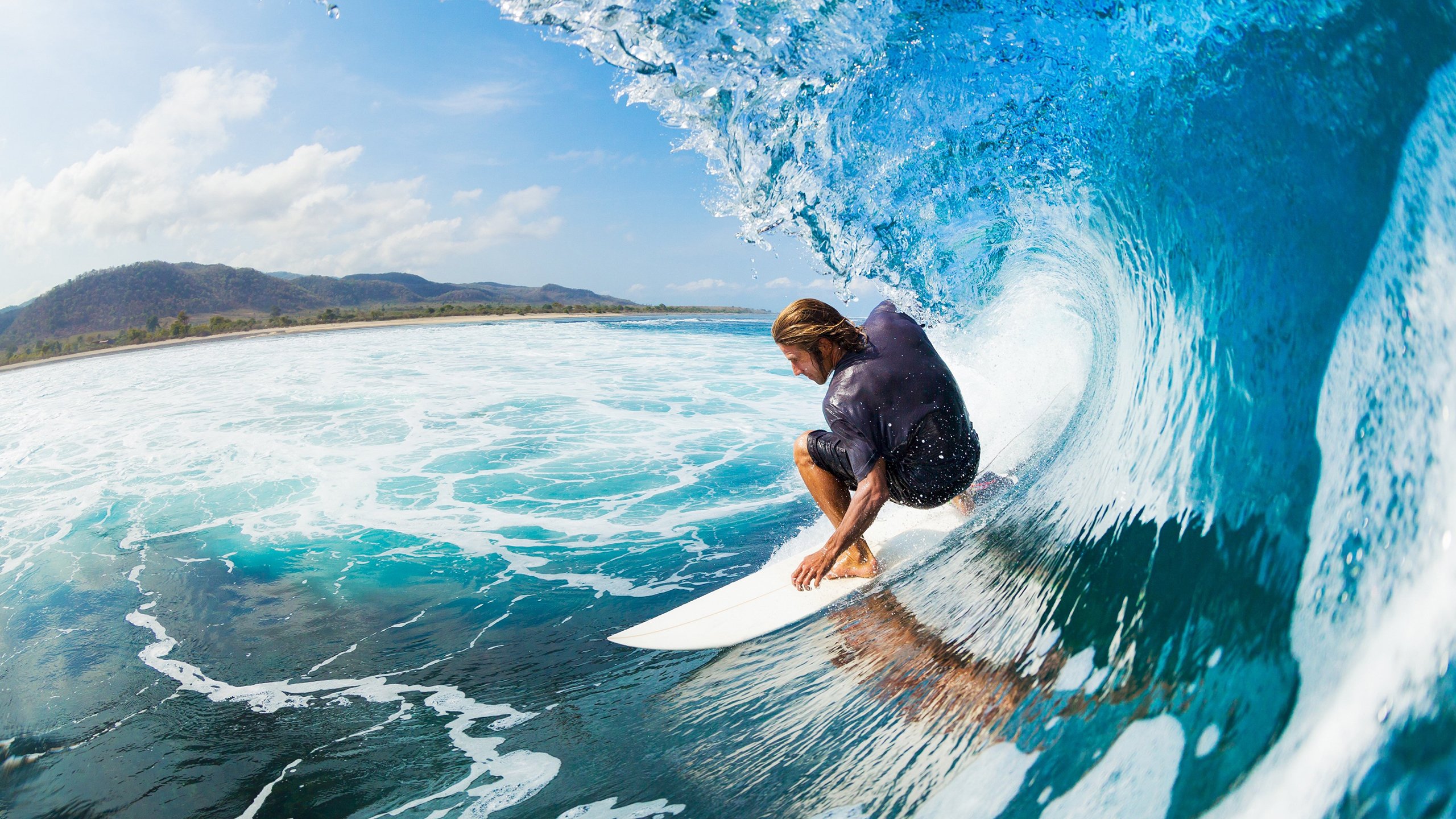 墨西哥马术协会与科技公司合作,开发虚拟现实训练平台,提升骑手技能。