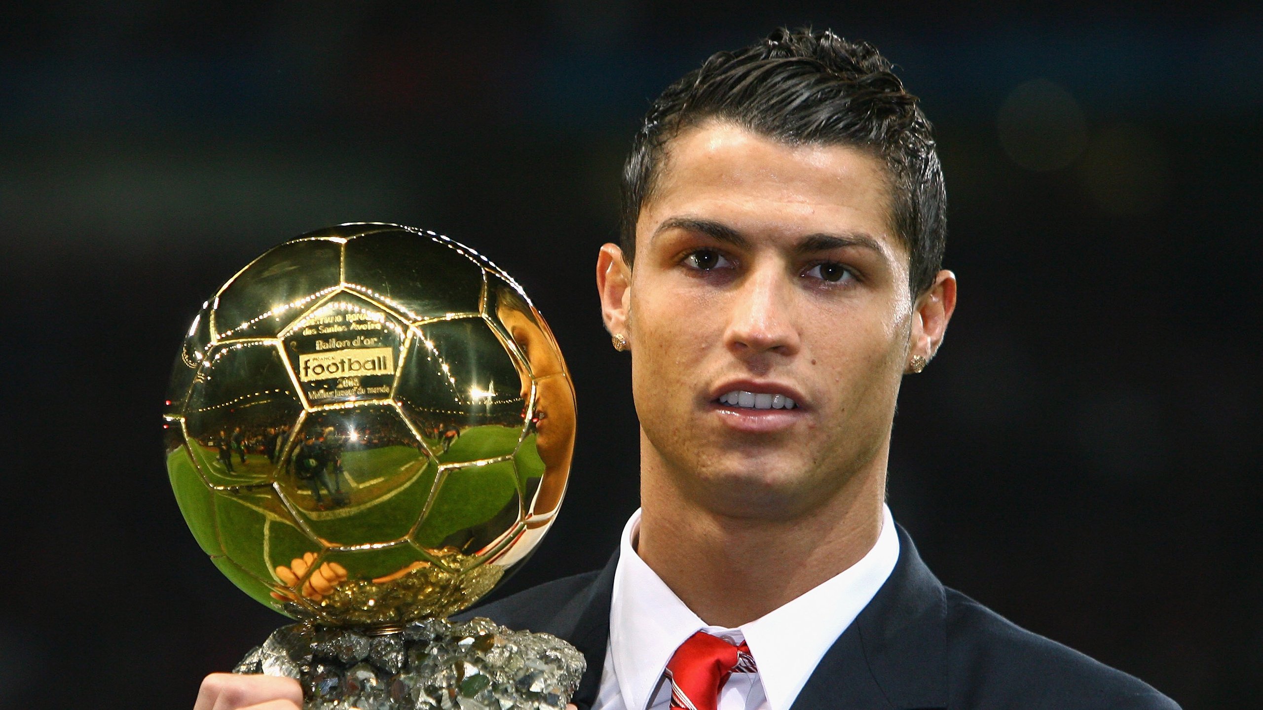 随机太阳发布“精神健康宣言”，由全队联名签署，精神健康日小报