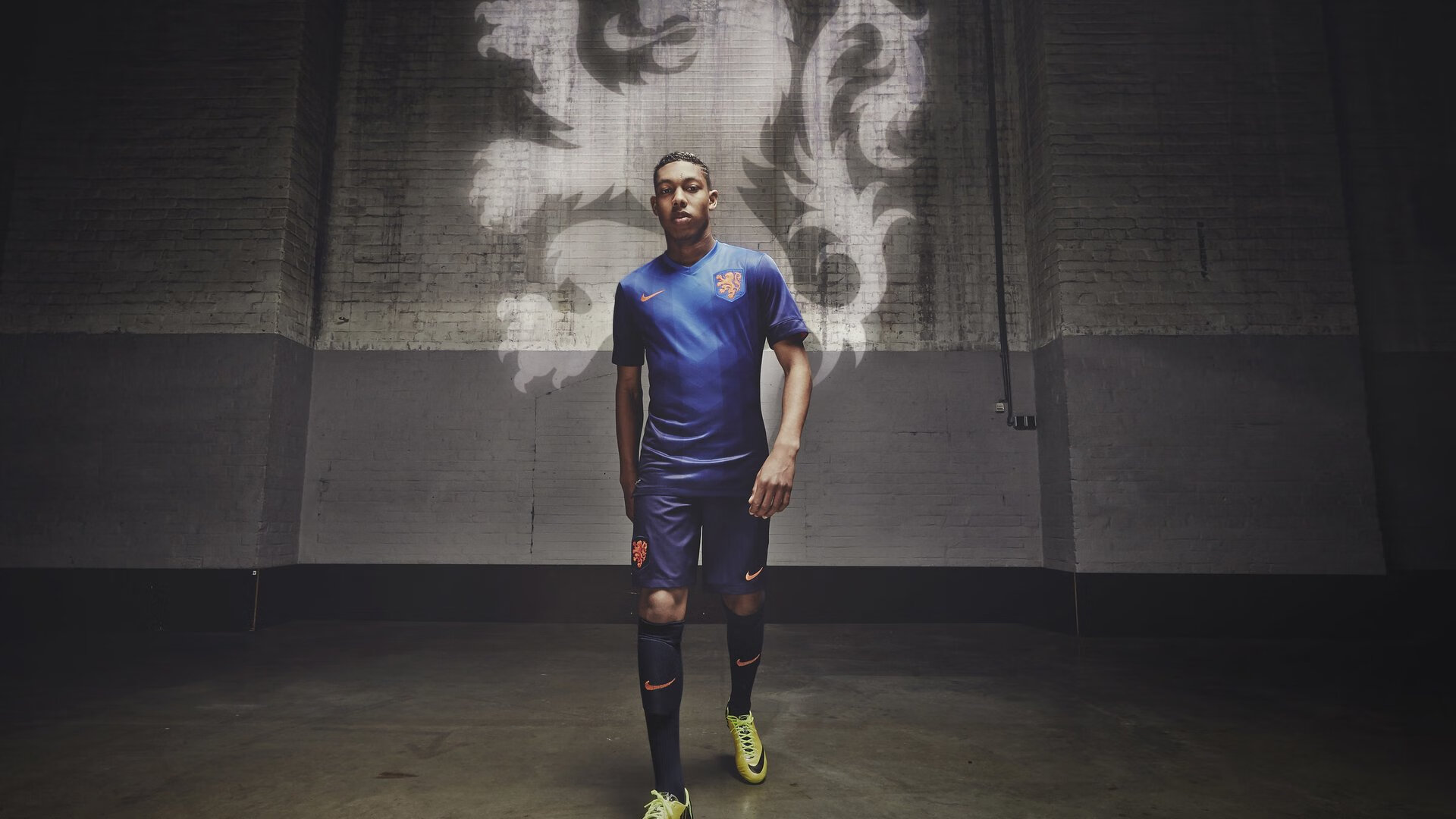 多特突然离队，俱乐部踢球选手书写新篇，多特卖球员